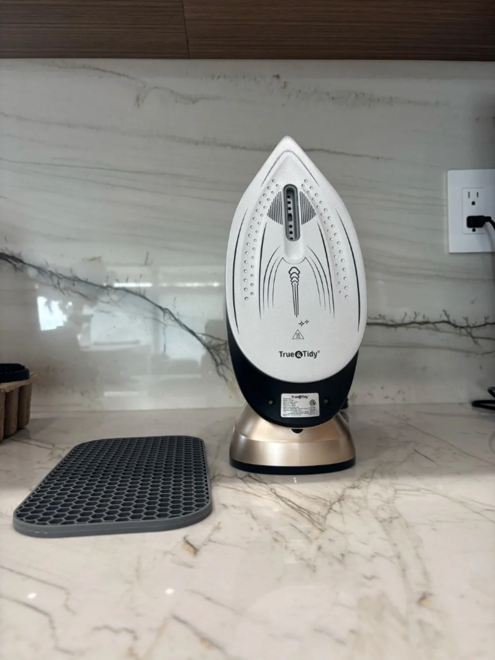 True & Tidy 1600W DuoPress XL Iron & Steamer with Detachable Ironing, Digital - Picture 3 of 6